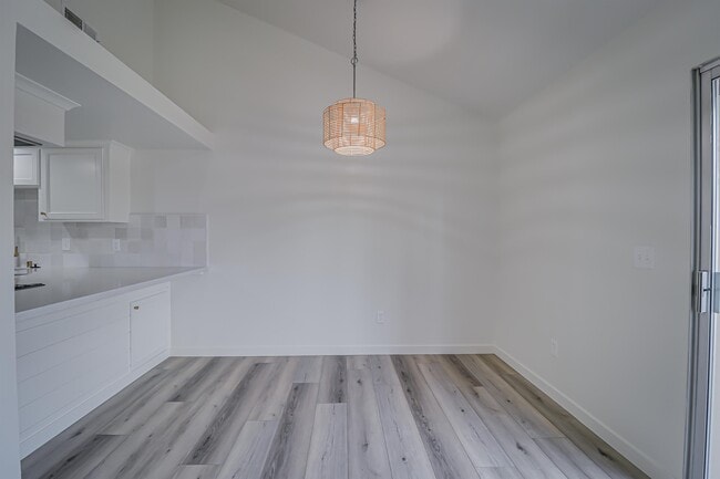 Photo - 5400 Dunsmuir Rd