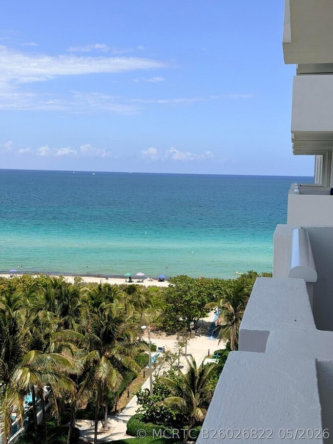 Building Photo - 9195 Collins Ave Unit 913