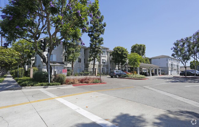 Building - University Village Apartments