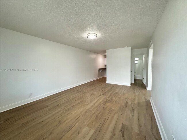 Photo - 110 NE 19th Ave Unit 11