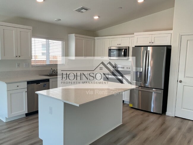 Photo - 2456 Enantio St