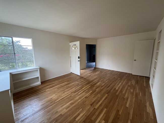 854 E Mendocino St