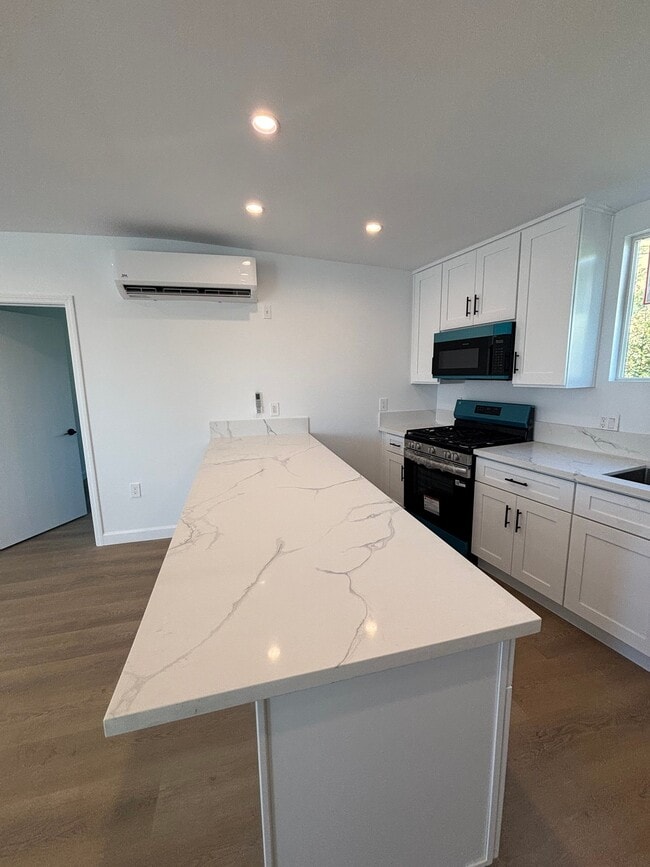 Photo - 2280 S Barrington Ave Unit 9