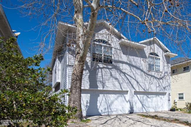 Photo - 821 6th Ave S