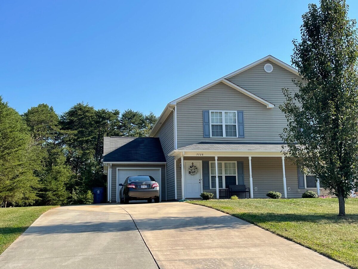 Three Bedroom Townhouse in Sherrills Ford - Three Bedroom Townhouse in Sherrills Ford