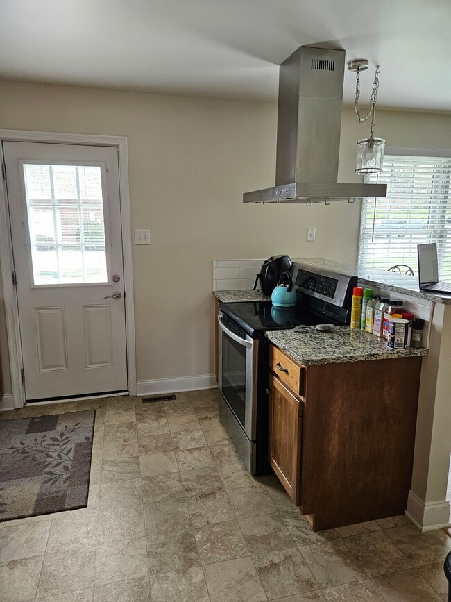 Building Photo - 26 Carter Pl Unit 26 Carter Place