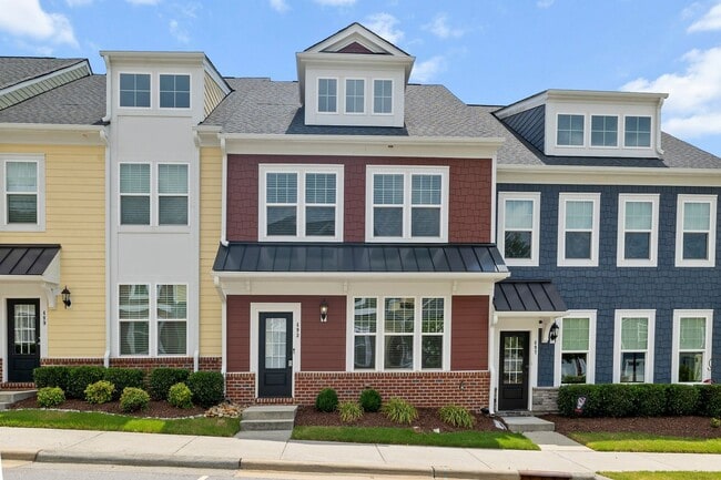 Building Photo - 3 Bedroom Townhome with Rooftop Terrace in Downtown Wake Forest!