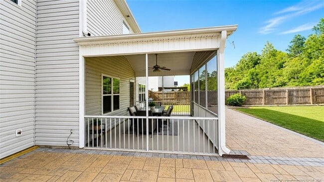 Photo - 3541 Castlefield Ln