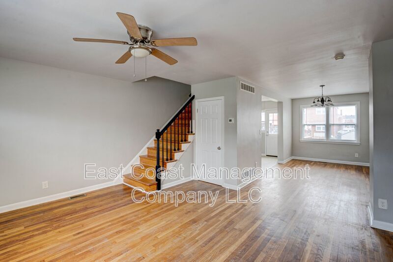 Photo - 2233 Graythorn Road