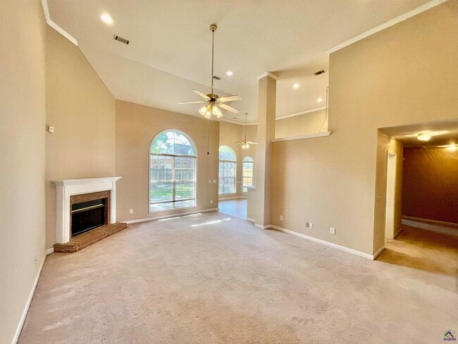 Photo - 103 Oros Point