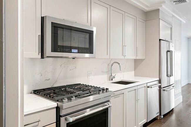 Building Photo - 214 Market St Unit 204