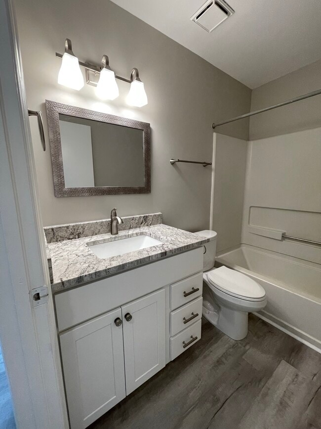 Photo - 404 Huntington Park Dr