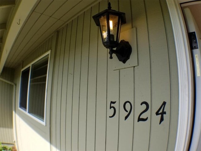 Photo - 3 bedroom in Bellevue WA 98006