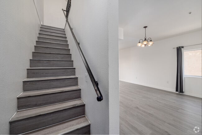2 habitaciones, 2 baños - 1000 pies cuadrados - Escaleras