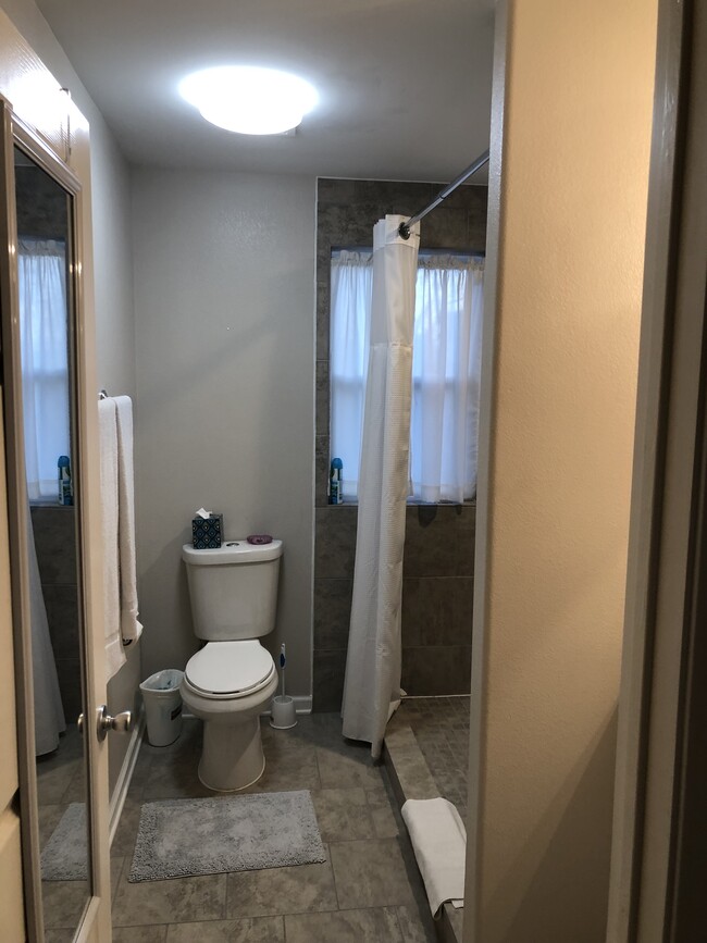 Bathrom - 1002 11th St