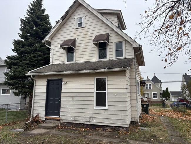 Photo - 621 Greenfield Ave SW