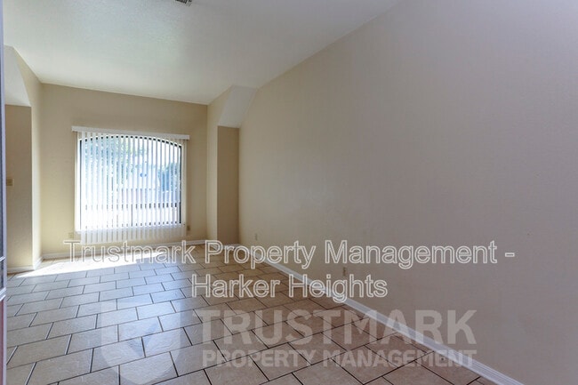 Photo - 800 Silver Creek Dr