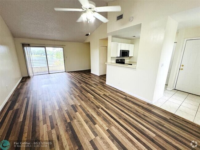 Building Photo - 3405 NW 44th St Unit 203 Rental
