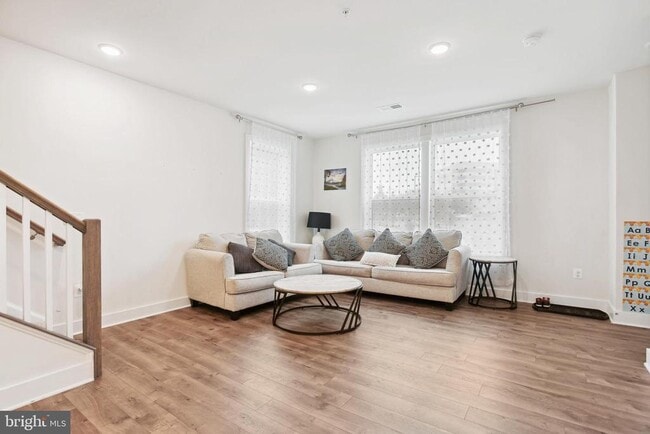 Photo - 55 Silverway Dr