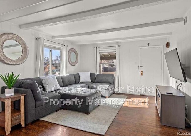 Building Photo - 528 Tennyson St