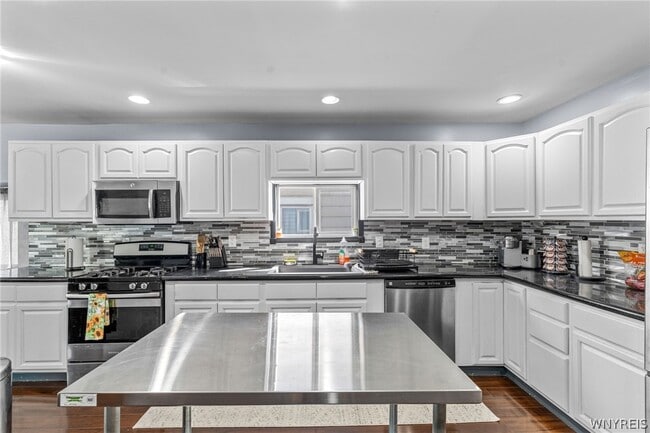 Photo - 114 Flohr Ave