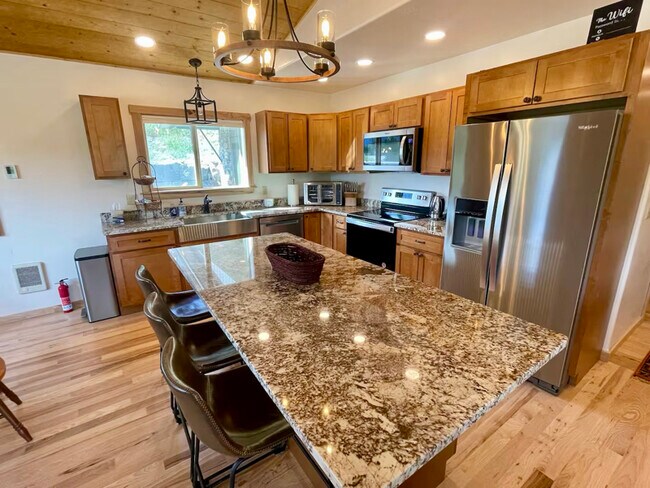 245 Kokanee Dr E