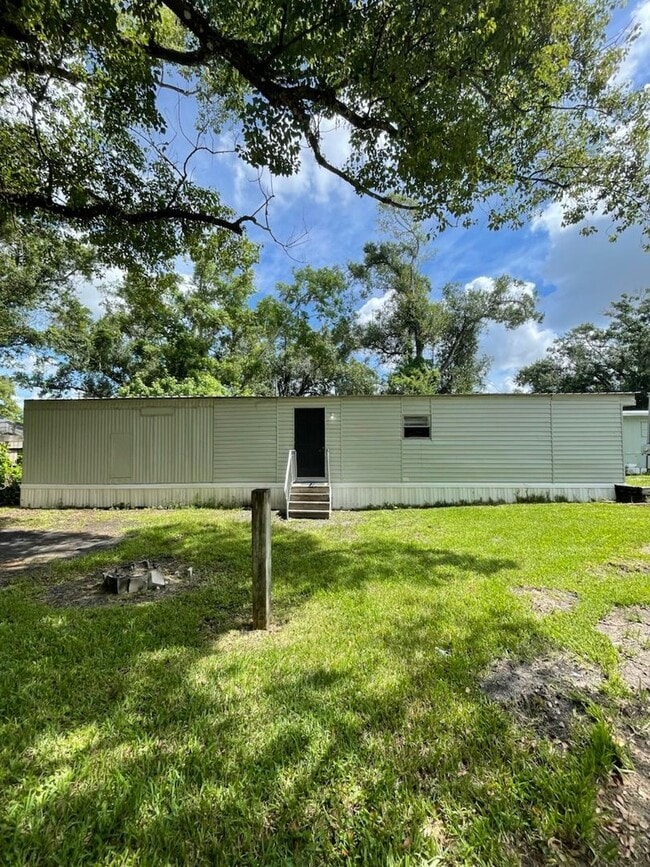 Building Photo - 711 Nashville Rd Unit 2