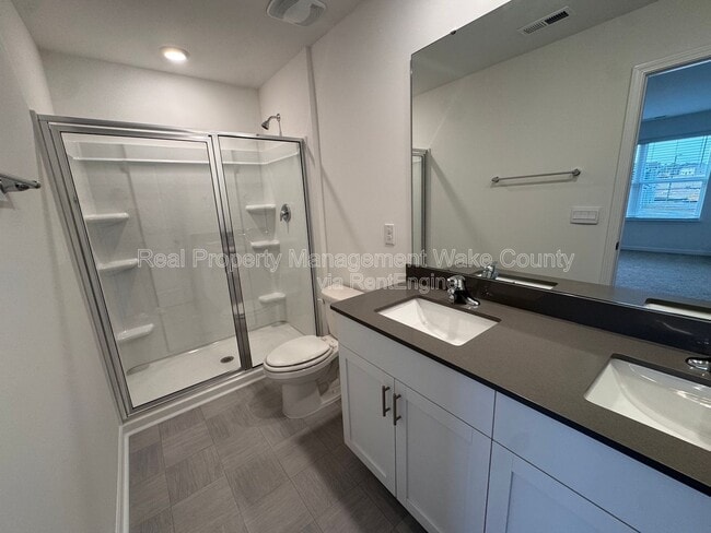 Photo - 407 Belgian Red Wy