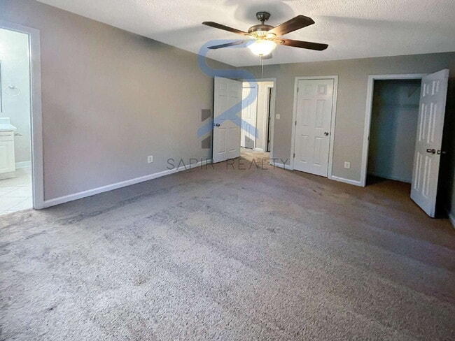 Photo - Move in before October 31st and choose you...