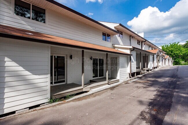 Photo - 400 Gallery Ln