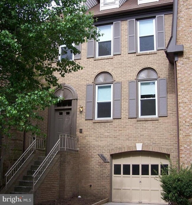 7338 Mallory Ln
