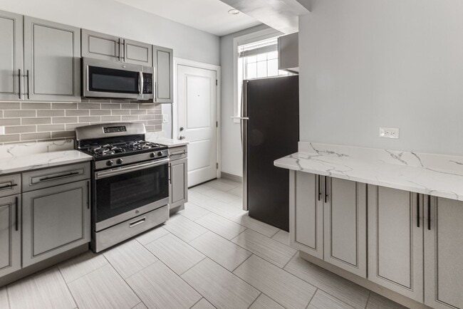 Photo - 1112 W Glenlake Ave Unit 3