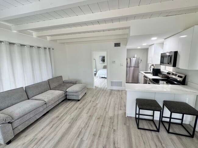 Photo - 1130 NE 18th Ave Unit 3