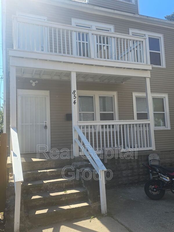 Building Photo - 854 Niagara St Unit Upper Rental