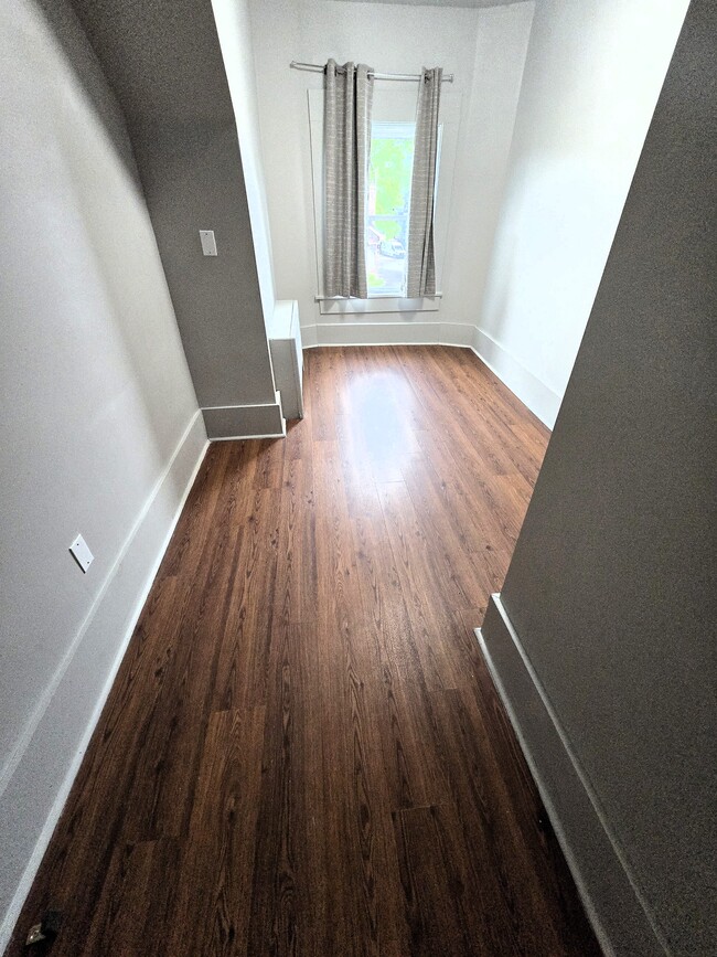 Photo - 806 Hill St