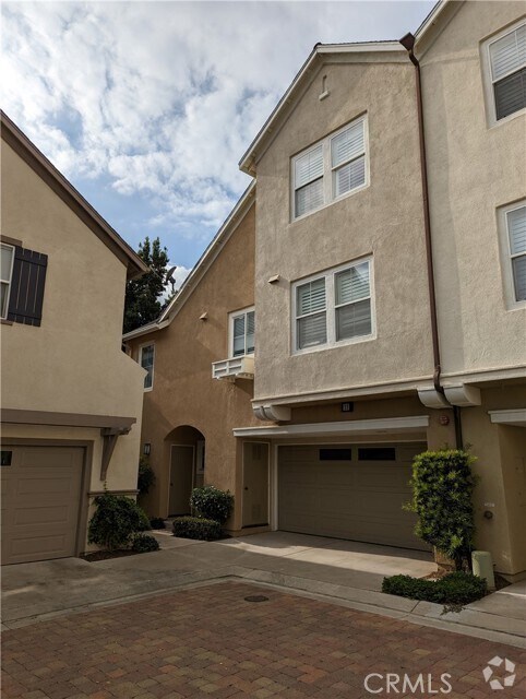 Building Photo - 33 Visalia Rental
