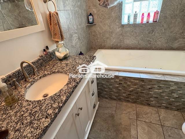 Photo - 991 Burns Ave