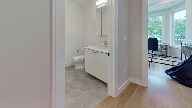 Photo - 104 Warren St Unit #6