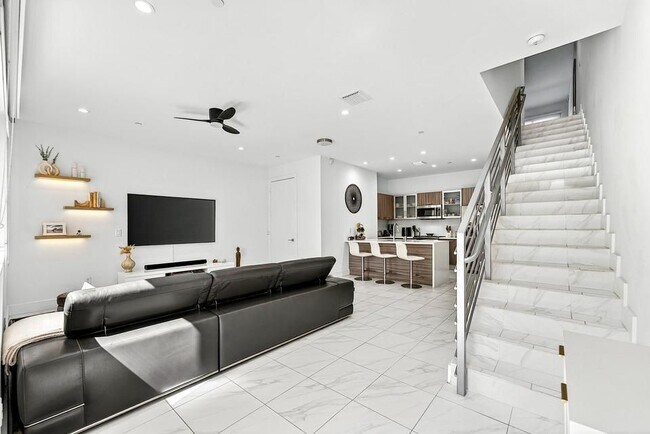 Photo - 1034 NE 18th Ave