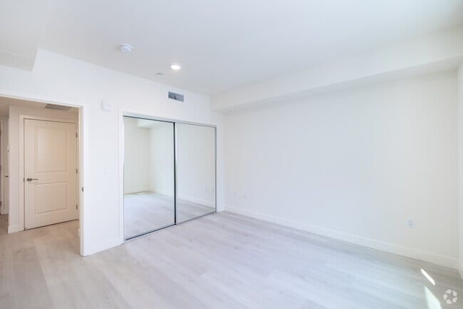 1BR, 1BA - 600SF - Bedroom