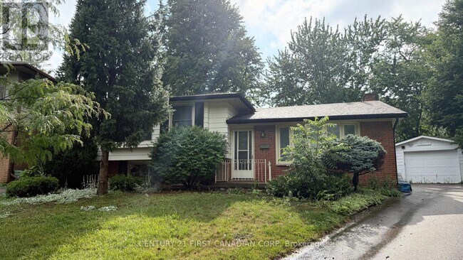 Photo - 80 Rollscourt Pl