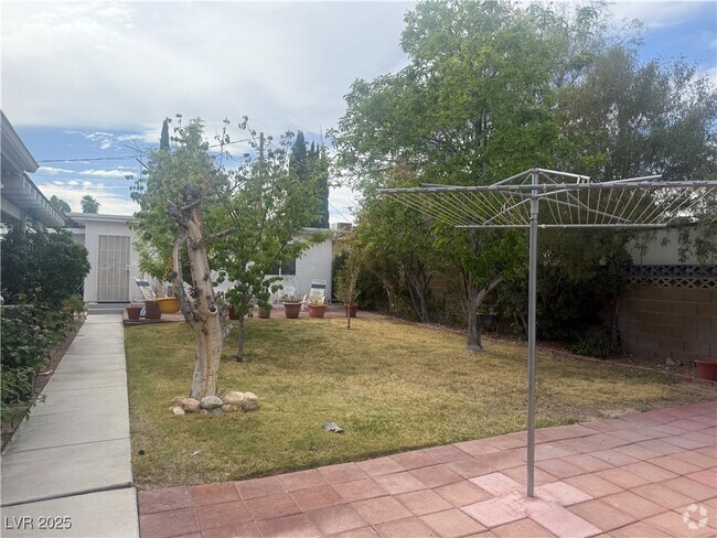 Building Photo - 2045 S Tenaya Way Rental