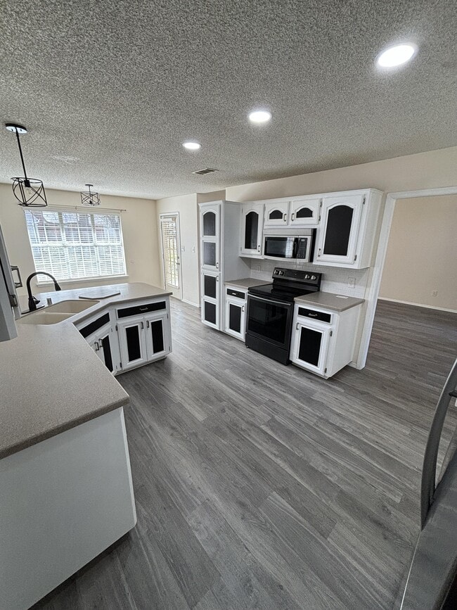 Photo - 8812 Skypark Dr