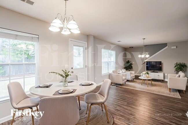 Photo - 1108 Deerberry Rd