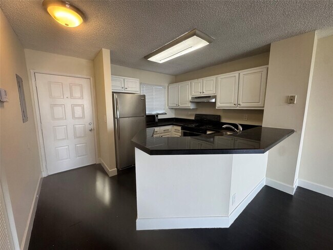 Photo - 8750 N Sherman Cir Unit 504