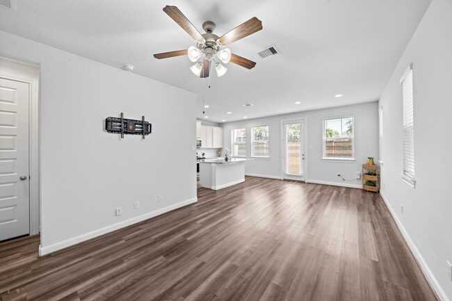 Building Photo - 9913 Brickhouse Dr