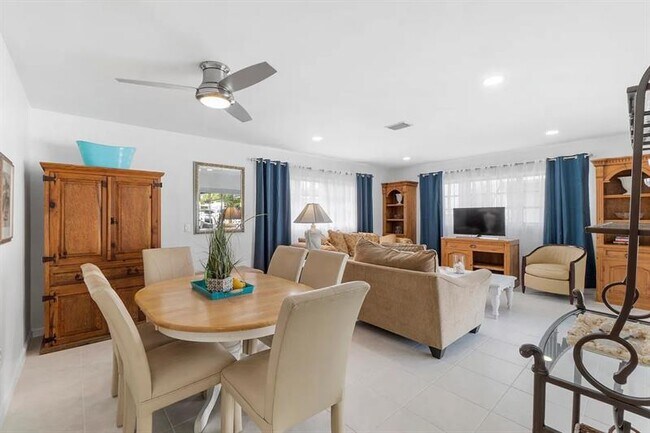 Photo - 2270 SE 5th St