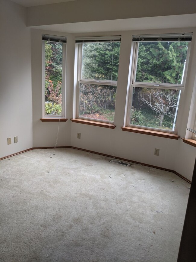 Gorgeous 3-bedroom home on Hood canal with... - Gorgeous 3-bedroom home on Hood canal with...