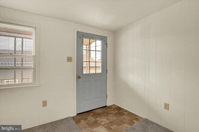 Photo - 105 W Main St