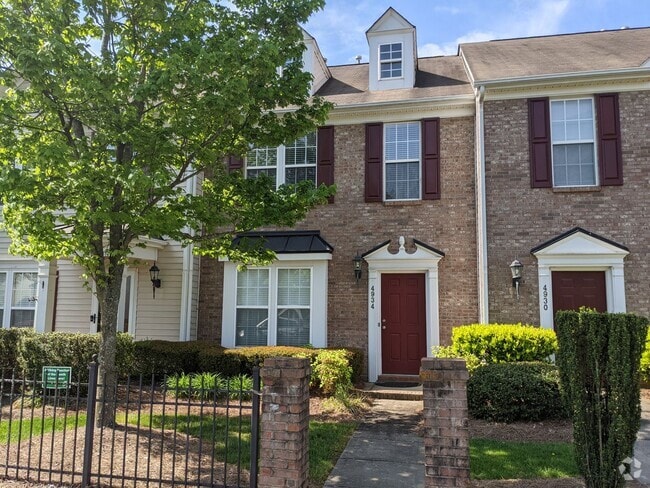 Building Photo - Townhome w/ Easy Access to I485/Shopping/R...